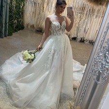 Elegant A-line Wedding Dresses Lace Applique Sleeveless Beach Bridal Gowns Train