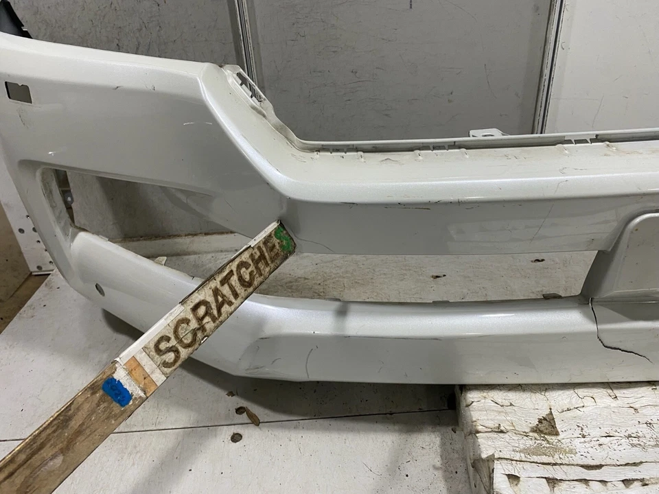 Cubierta del parachoques delantero OEM 52119-60M50 2016-2018 Toyota Land Cruiser original Foto 3 de 4