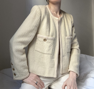 Chanel vintage Ivory jacket with 8 original buttons (logo inside