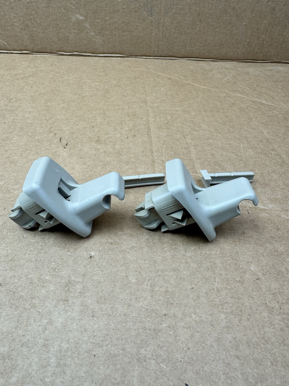 2003-2009 Chevolet Express GMC Savana Van Sun Visor Clip Retainer Set OEM x2 thumbnail 7