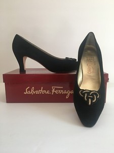 ferragamo suede pumps