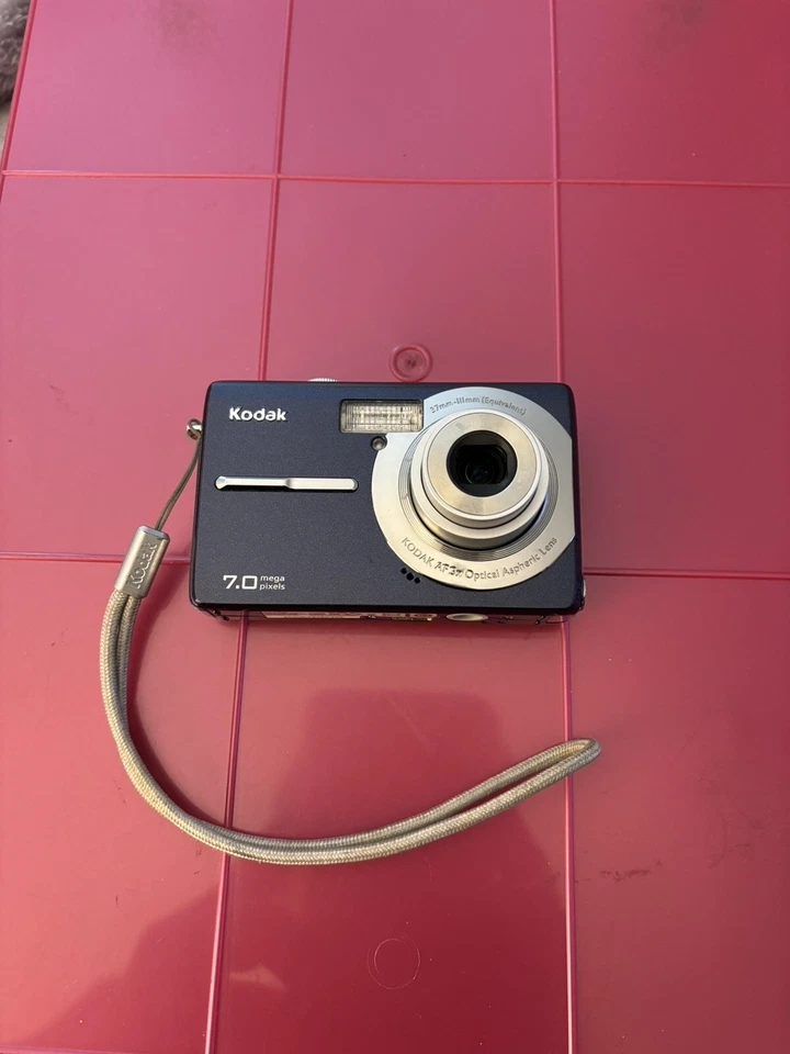 Kodak Easy Share M753-AZUL MARINO-7,0 MP-Cámara digital-Tarjeta SD-y cargador-Como nuevo Foto 2 de 4