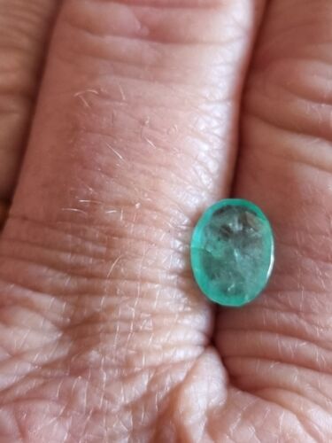 Loose Natural EMERALD Gemstone Faceted Oval cut 9.8 mm x 7 mm 1.47 carats - Picture 6 of 6