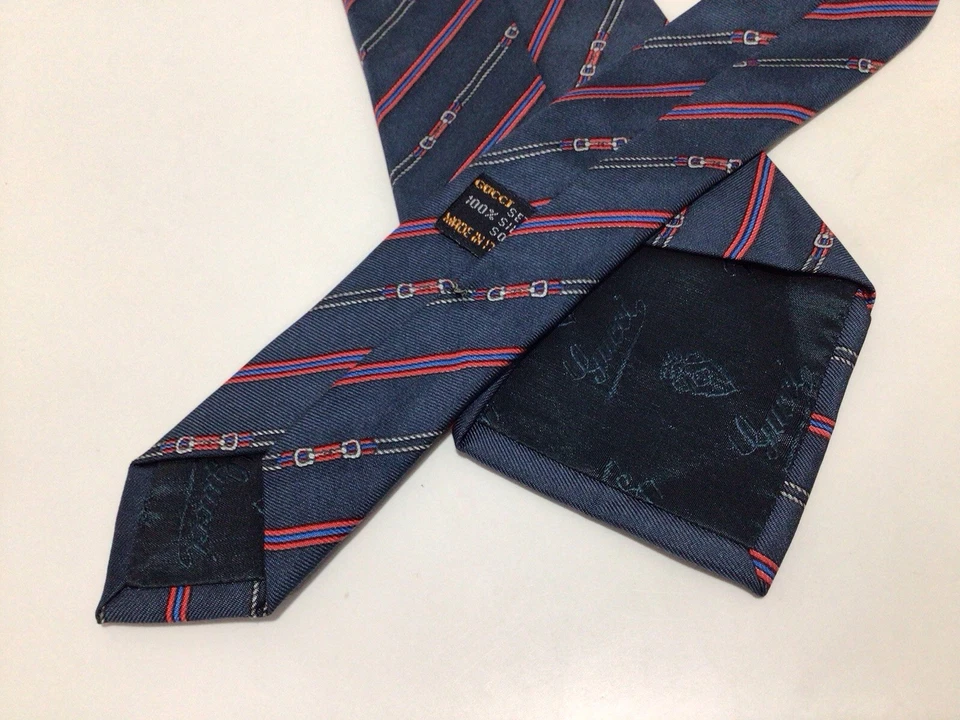 CORBATA DE SEDA GUCCI - Hecha en Italia / Corbata Gucci Azul Marino Más Elegante Foto 4 de 4