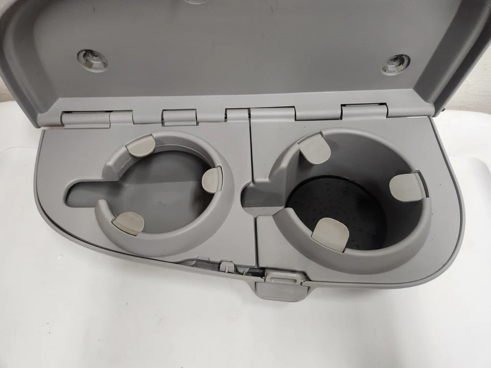 Portavasos de fábrica Nissan Quest 2004-05 montaje asiento del conductor delantero izquierdo gris claro Foto 2 de 4