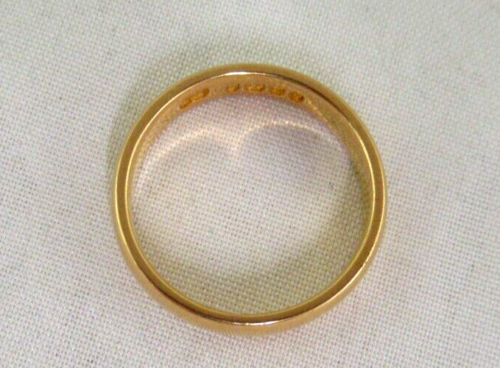 22ct.GOLD Small - YELLOW GOLD WEDDING BAND Size I + 1/2 Hallmarked:-B`ham 1953 - Picture 2 of 5