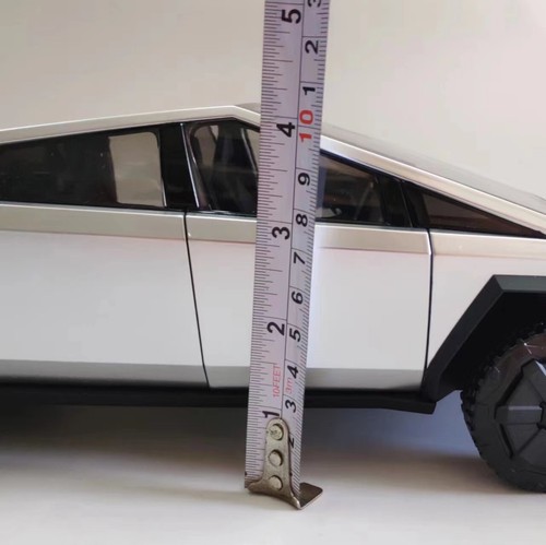 1/18 TESLA Cybertruck 2023 China TESLA Dealer model True 1/18 scale is not a toy - Picture 13 of 13