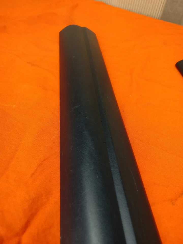 BMW OEM E60 E61 AMBOS IZQUIERDO DERECHO EMBELLECEDOR INFERIOR PANEL DE DESGASTE DELANTERO NEGRO CIRCUNDANTE Foto 3 de 4