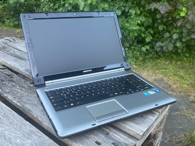 MEDION AKOYA E5218 (MD98120) Laptop ~ INTEL Pentium T4400 ~ 4GB DDR3 ~ 15,3'' ~