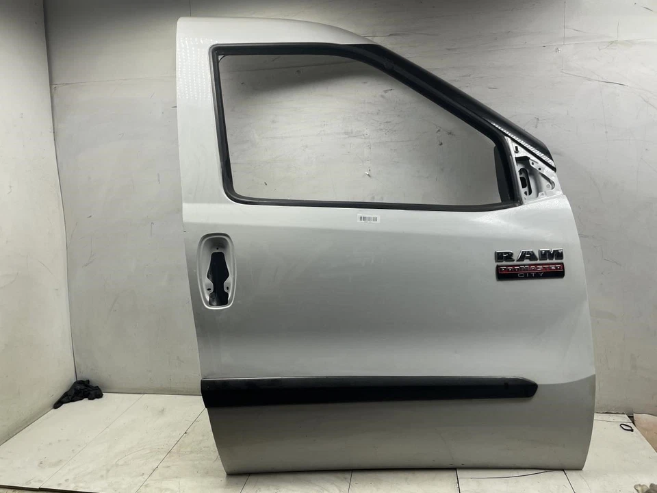 Dodge Ram Promaster 2017 panel de carcasa de puerta lateral del pasajero delantero derecho OEM Foto 4 de 4