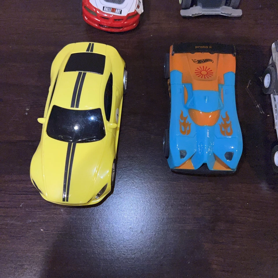 7 Loose Used 1:43 Scale Slot Racing Cars + 1 Body - Mattel Warsteiner Artin 4” - Изображение 2 из 4