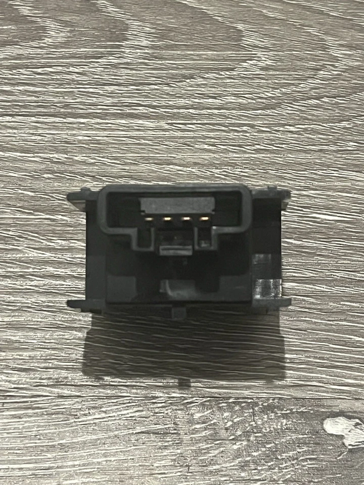 Interruptor de luz de peligro de emergencia Toyota Corolla 2003-2008 - OEM - usado - Conn de 4 pines Foto 4 de 4