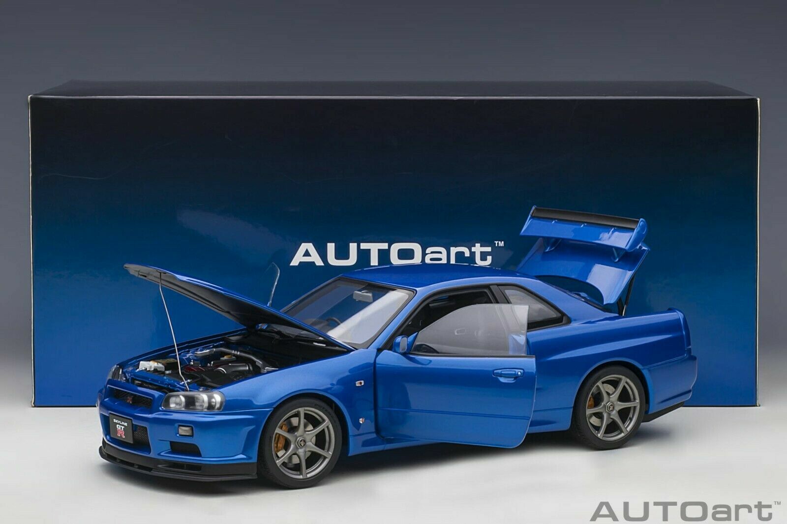 AUTOART NISSAN 1/18 SKYLINE R34 GT-R (R34) V-SPEC II (BAYSIDE BLUE) –  NIHOBBY 日改通商