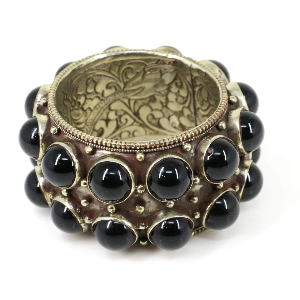 Brazalete Tibetano Repoussé Pulsera Resina Piedra Negra Foto 2 de 4