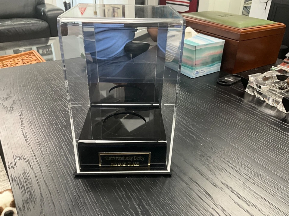 2003 signature series kentucky derby glass w/ display case - Image 3 of 4