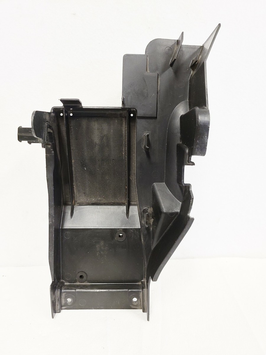 6/6 リアン様 2005 - 2006 KAWASAKI NINJA ZX6R OEM REAR FENDER BATTERY TRAY FRONT
