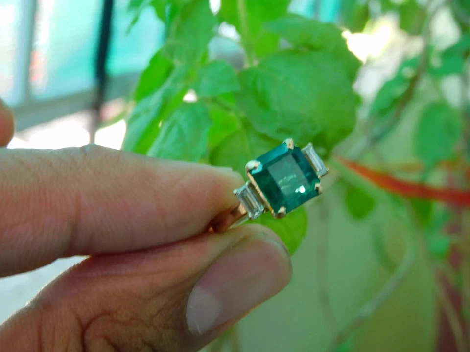 Anillo de compromiso nupcial de diamantes y esmeraldas naturales de 3,50 quilates de oro amarillo macizo de 14 K Foto 4 de 4