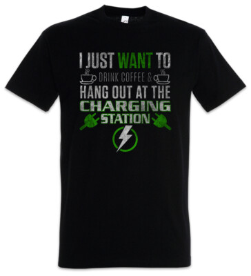 Hang Out At The Charging Station Herren T-Shirt Elektroauto Fun BEV PHEV Plug In