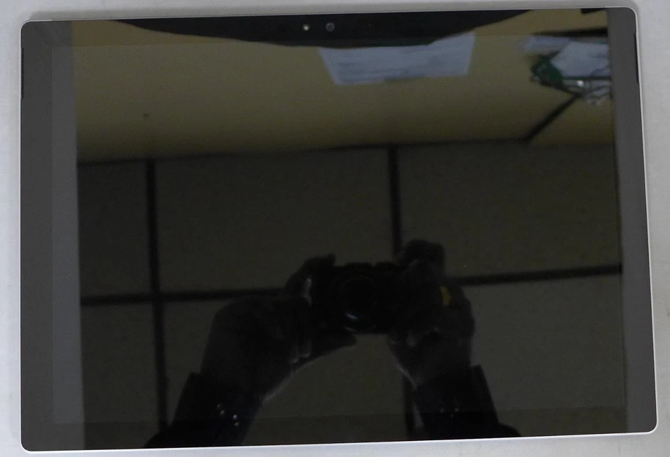 Microsoft Surface Pro 4, Silver, 13", i5, 8GB, 256GB - Screen Flickers - Image 4 of 4