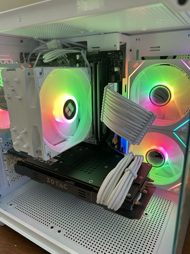 PC para juegos blanca personalizada Foto 2 de 4