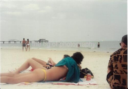 BEACH SCENE Foun PHOTOGRAPH Color VOYEUR Original Snapshot VINTAGE 28 4 G eBay