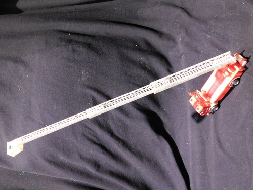 Welly Mercedes-Benz 1422 Rotary Ladder Fire Truck HO or O Gauge Scale  7" - Picture 6 of 10