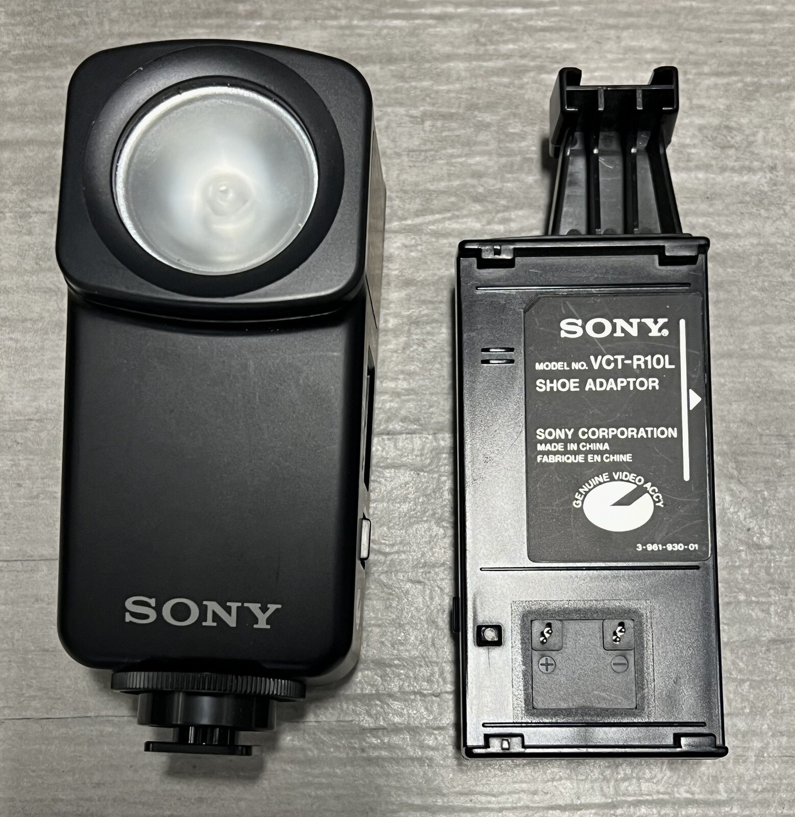 Sony Handycam Video Hi8 Recorder CCDTR600 NTSC Camcorder (Many Extras