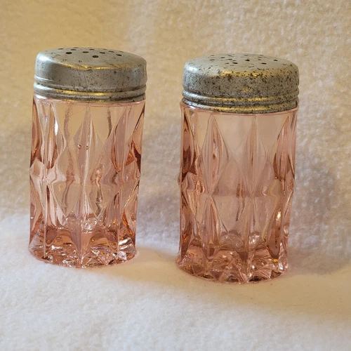 Windsor Diamond Vintage Pink Depression Glass Salt And Pepper Shakers