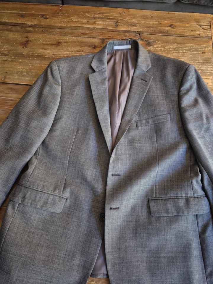 Michael Kors Men's 44s Grey Wool Suit Two Button, Pants 38 x 28. - Image 3 of 4