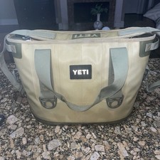 yeti hopper 20 cooler bag beige Needs Zipper Repaired. AS IS