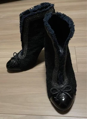 CHANEL Bottines Femmes Bout Rond Talon Court Noir COCO MARK - Photo 1/4
