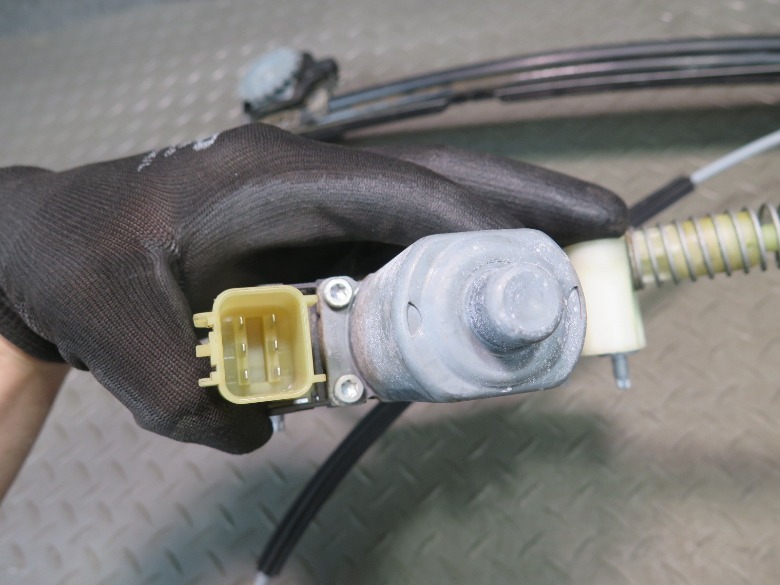 Maserati Quattroporte 2014-2021 Front Left Window regulator