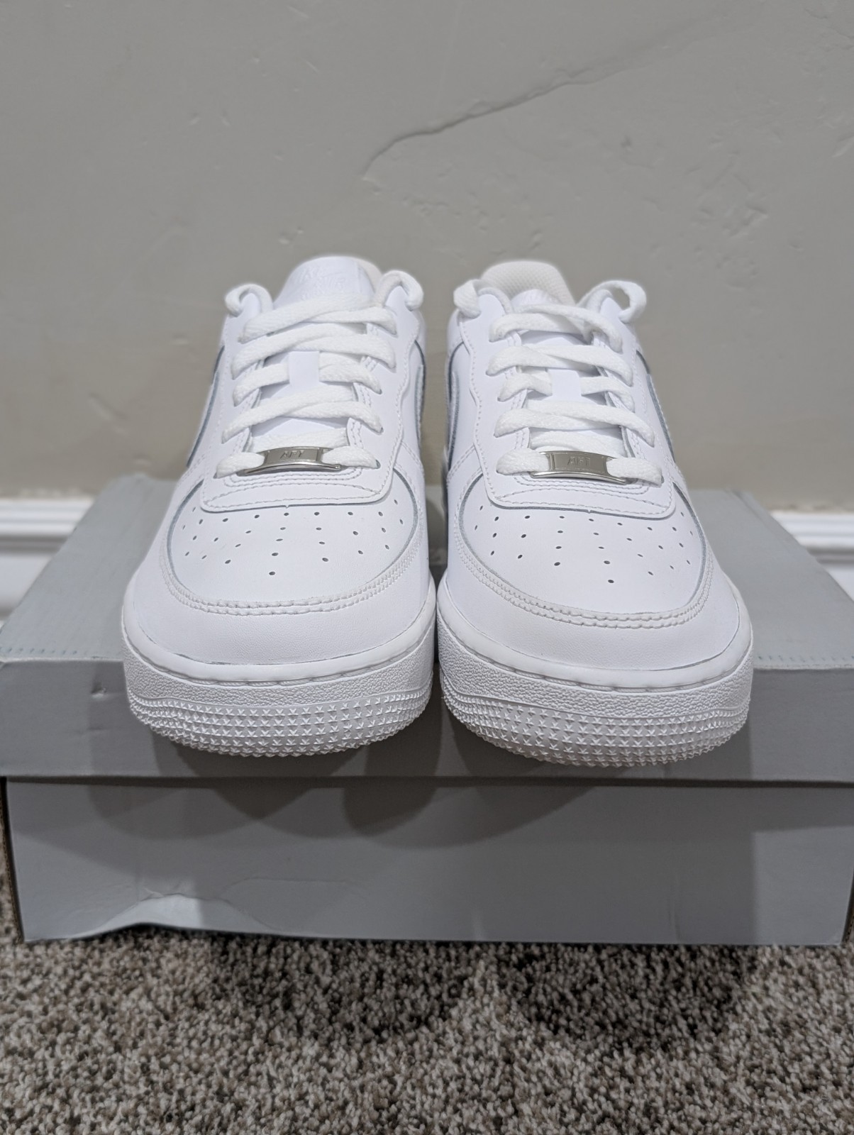 Size 6.5 Unisex Youth Nike Air Force 1 GS White Lace Up Low Top Trainers Sneaker image 4