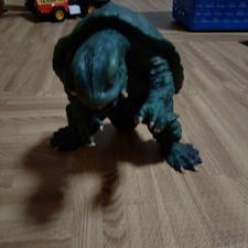 Figura Vinilo Suave Gamera Verde Oscuro Bípedo Kaiju Coleccionable