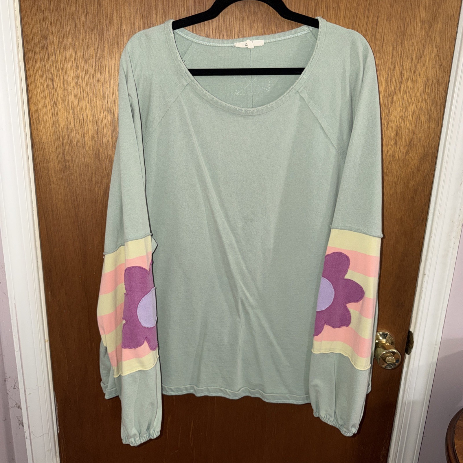 Easel 3x Pullover Flower Patchwork On Sleeves Sag… - image 1