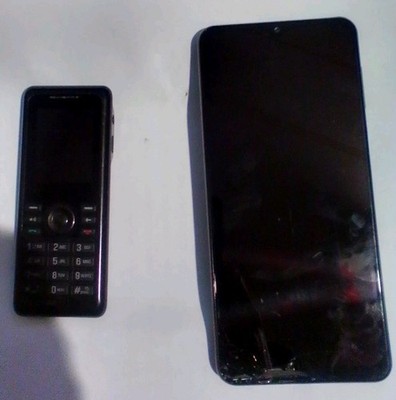 Samsung Galaxy A32 5G Boost Mobile (Not Blacklisted) + Kyocera Phone -Parts Only