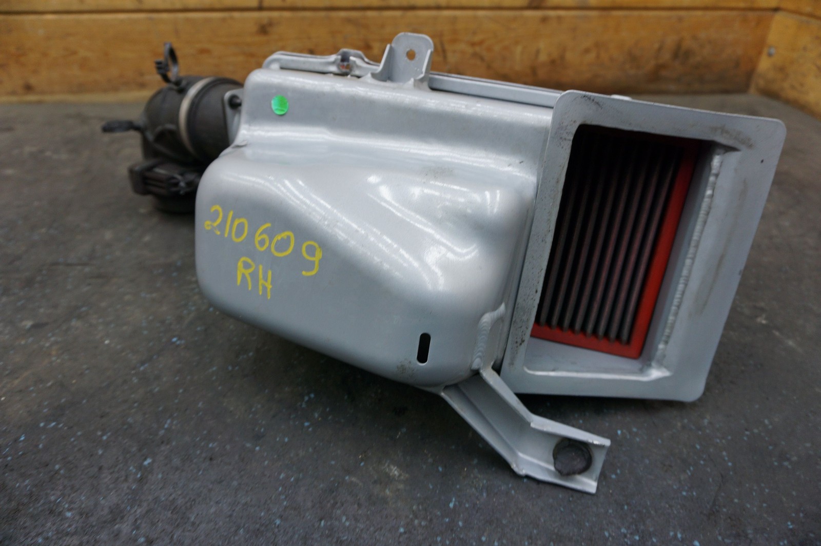 Right Air Cleaner Filter Box Assembly 195736 OEM Ferrari 612 Scaglietti Sessanta