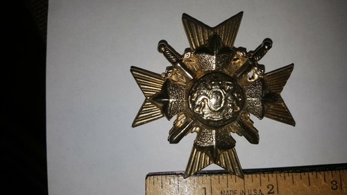 UNKNOWN MEDAL PIN MILITARY? FRATERNAL ORG. TWO SWORDS &TWO LIONS IN CENTER LOOK!