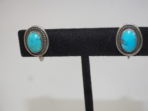 Vintage Ladies Turquoise Bell Silver Co. Sterling Silver Screw backs - Picture 2 of 4