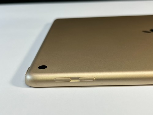 Apple iPad (5a generazione) A1822 32 GB, Wi-Fi, 9,7 pollici - oro IOS 16 - Foto 9 di 13