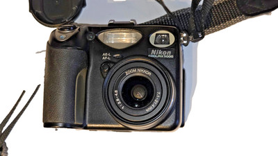 Nikon Coolpix 5000 Digitalkamera, sehr guter Zustand, keine Kratzer oder Dellen