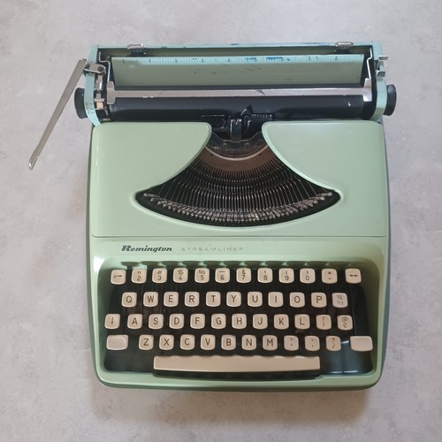 VTG Remington STREAMLINER Typewriter Aqua Teal Green - Hard Cover WORKING - READ - Picture 2 of 23