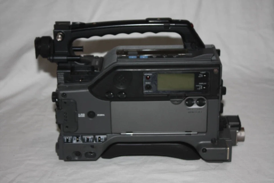 Sony DSR-300A Shoulder Camcorder for Parts Low Hours Professional Video Camera - Image 2 of 4