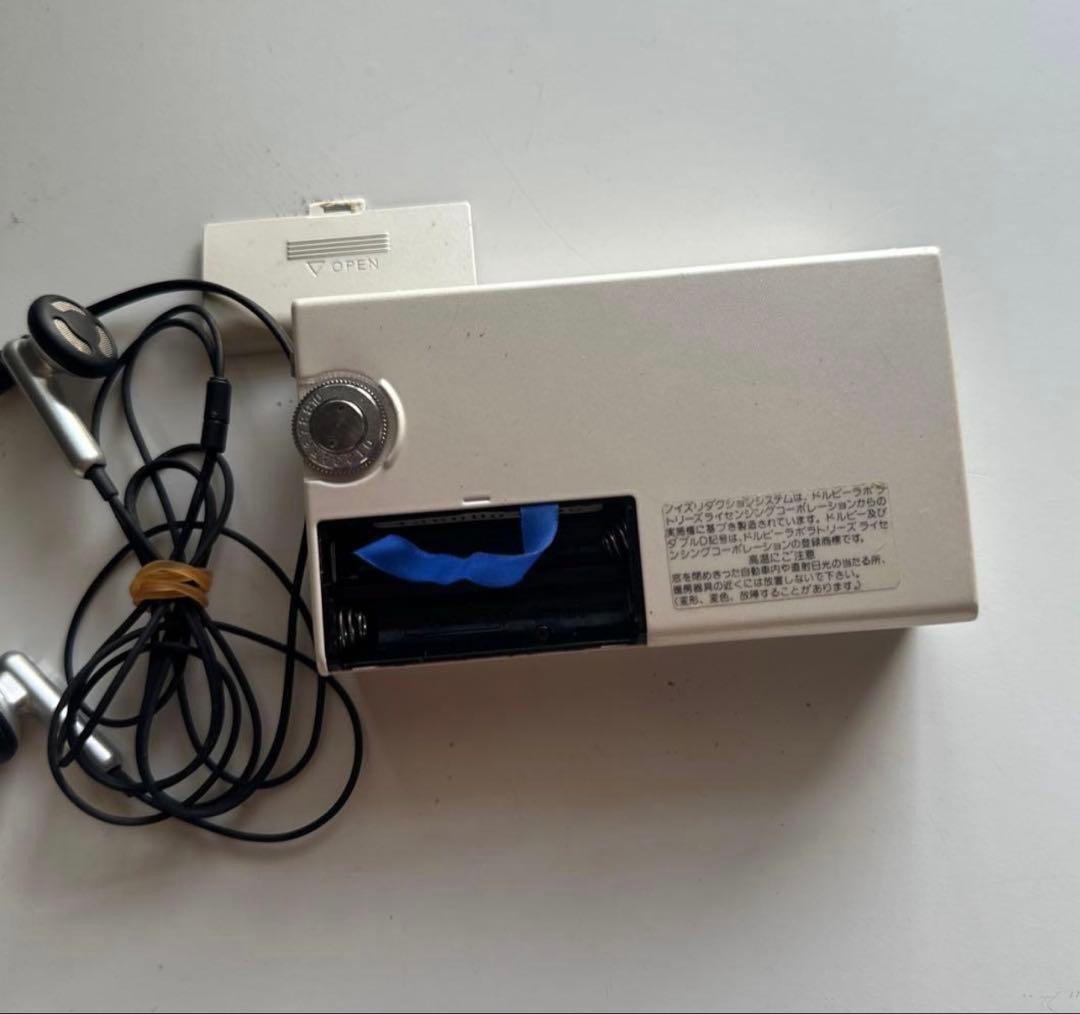 Toshiba KT-AS10 Portable Cassette Player Walky rare_Very Good from