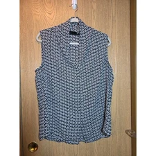 Apt 9 XL black and white sleeveless blouse. Faux button up. 