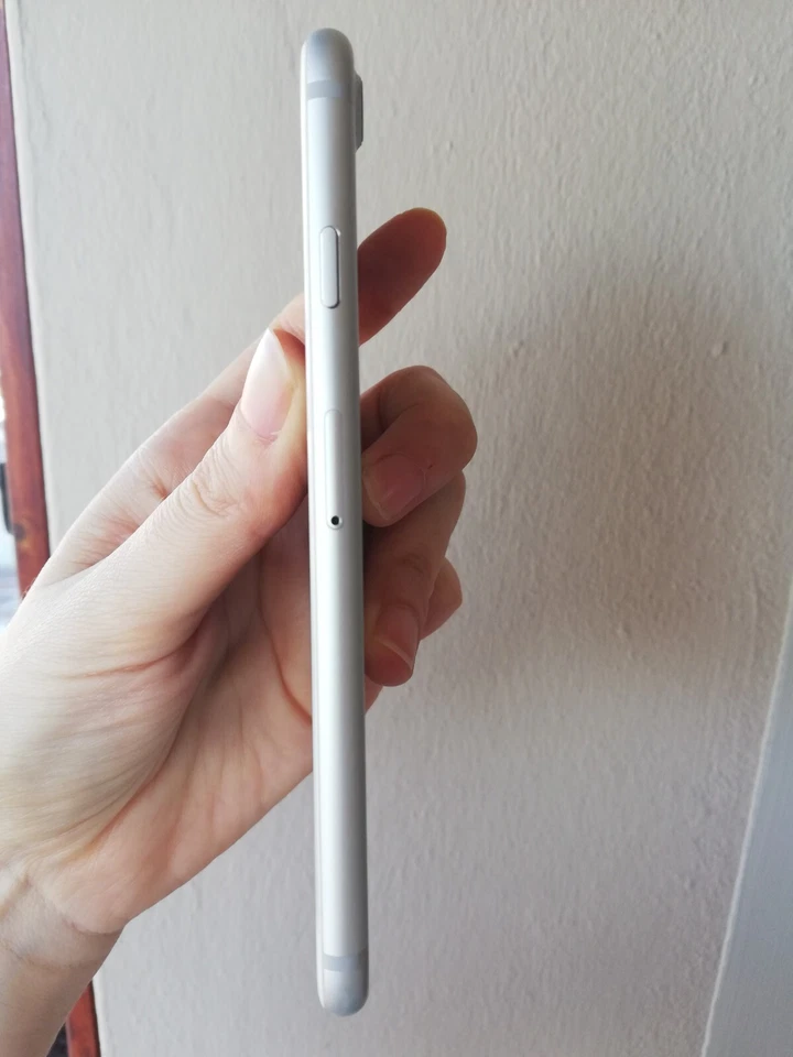 APPLE IPHONE 7 32 GB Silver Argento Usato leggera usura batteria da sostituire - Immagine 4 di 4