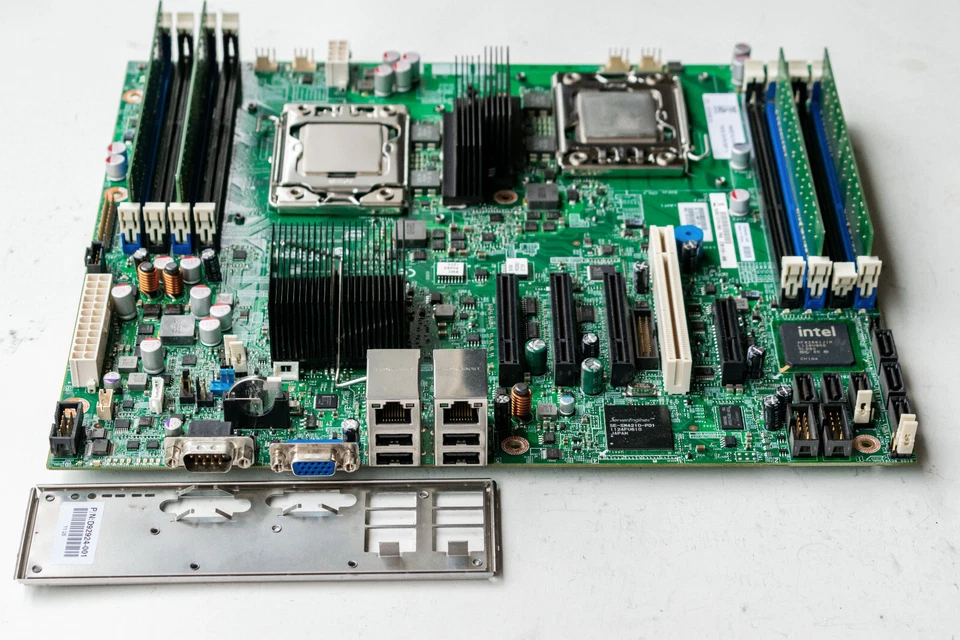 Placa madre Intel S5500BC LGA1366 EATX SSI CEB DDR3 doble zócalo Xeon IPMI 2.0 Foto 2 de 4