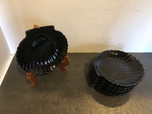 Set of 8 Vintage Arcopal Black Glass Shell 5" Bread & Butter Plates - Picture 2 of 4
