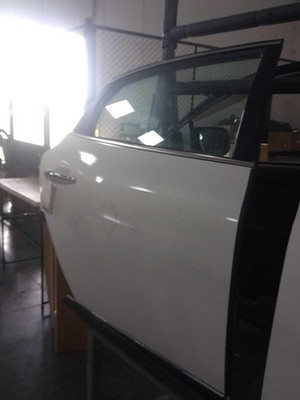 Used Rear Right Door Assembly Rear Side fits: 2015 Hyundai Equus electric window