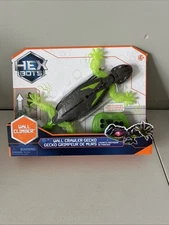 NIB HEX BOTS Wall Crawler Gecko Remote Control Lizard with LED Eyes Climbs Walls